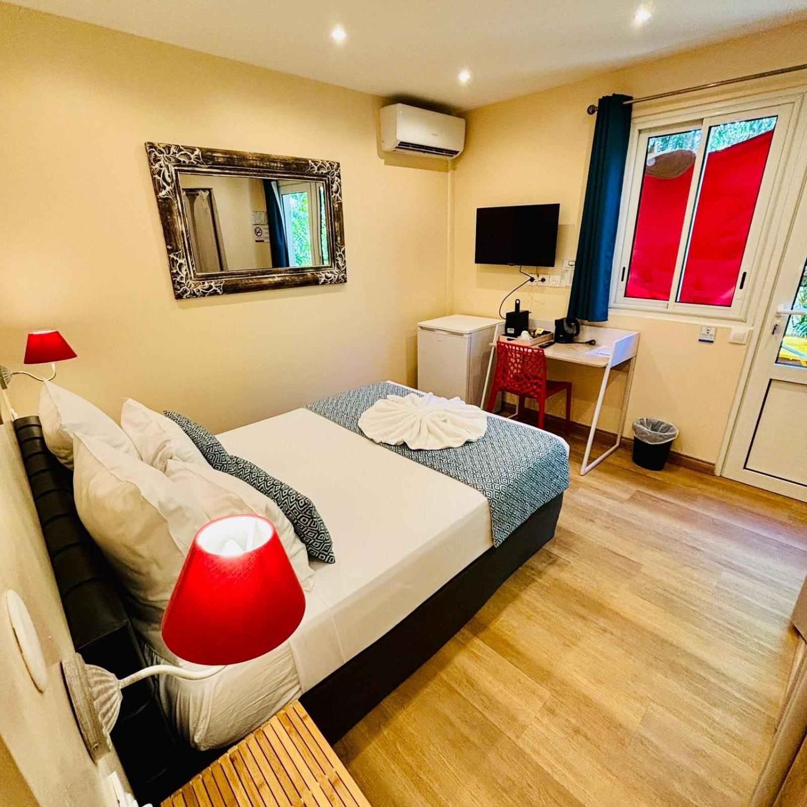 Hotel Coco Island Saint-Gilles Les Bains Exterior photo